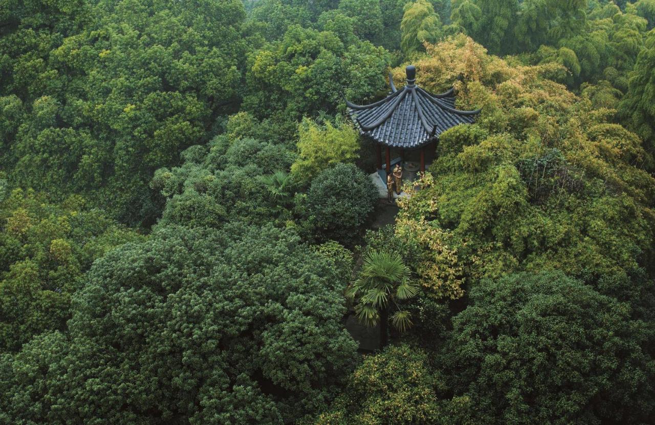 Shangri-La Hangzhou - The Back Garden Of West Lake Exterior photo