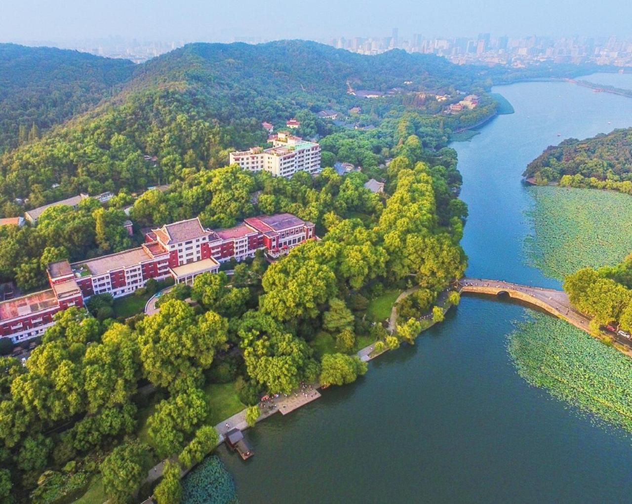 Shangri-La Hangzhou - The Back Garden Of West Lake Exterior photo
